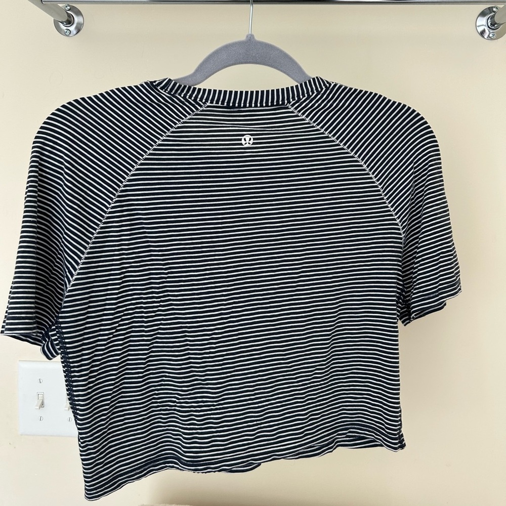 Lululemon size 4 Cates tee crop top navy white stripe